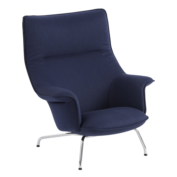 Doze Lounge Chair de Muuto avec piètement chromé / revêtement bleu foncé (Balder 782)