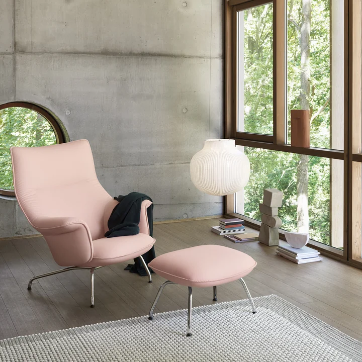 Doze Lounge Chair de Muuto avec piètement chromé / revêtement rose (Forest Nap 512)