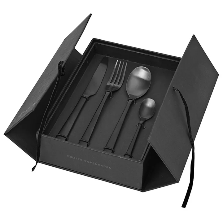 Hune Set de couverts, titane mat noir (16 pcs.) de Broste Copenhagen
