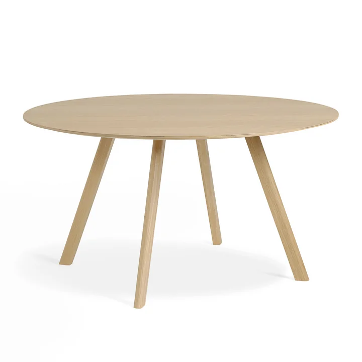 La table Copenhague CPH25 de HAY d'un diamètre de 140 cm en chêne laqué mat