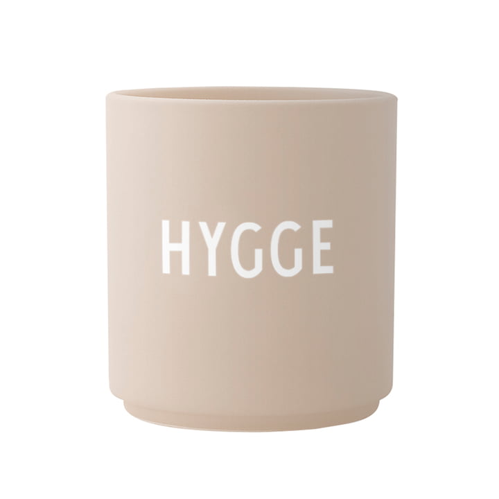 Le mug en porcelaine AJ Favourite, Hygge / beige de Design Letters