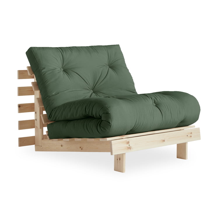Le fauteuil-lit Roots 90 cm, pin naturel / vert olive (756) de Karup Design