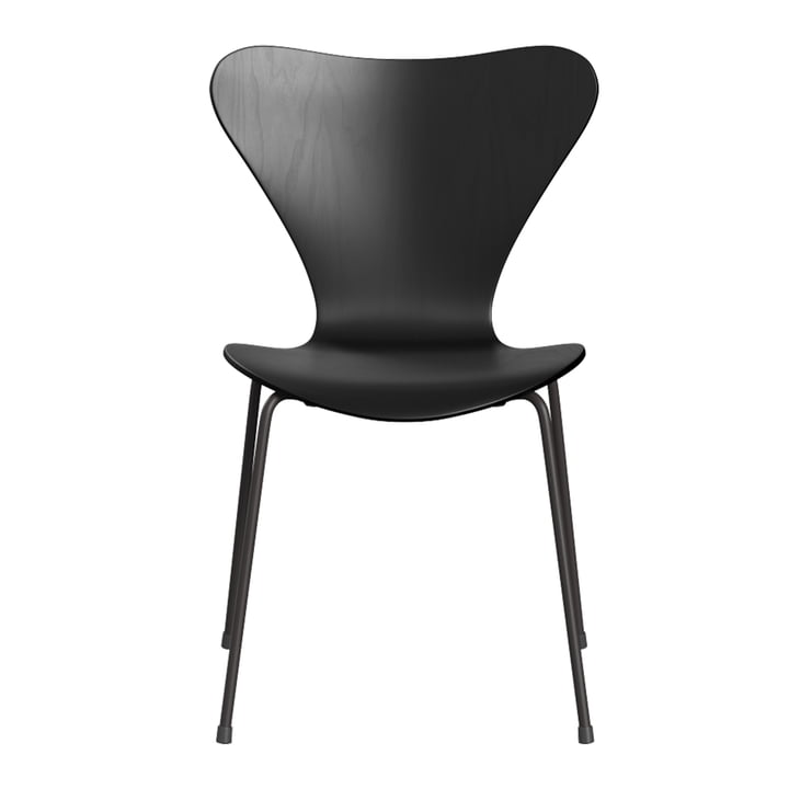 Série 7 chaise de Fritz Hansen en frêne teinté noir / piétement noir