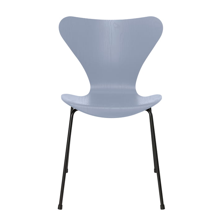 Série 7 chaise de Fritz Hansen en frêne teinté bleu lavande / piètement noir