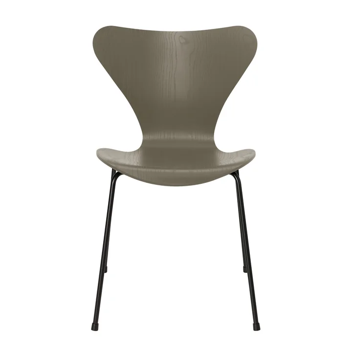 Série 7 chaise de Fritz Hansen en frêne vert olive teinté / piètement noir