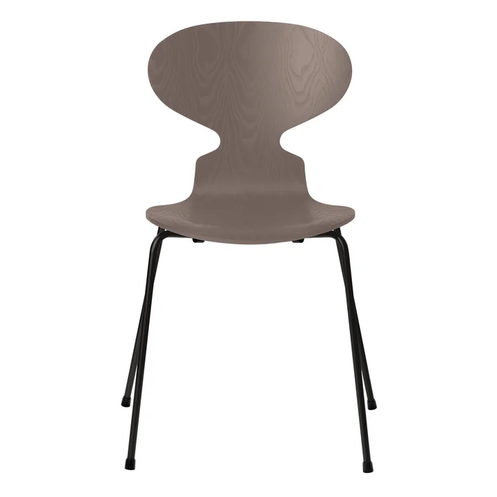 Chaise fourmi de Fritz Hansen en frêne teinté deep clay / piètement noir