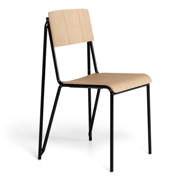 La chaise Petit Standard, noir / chêne laqué mat par Hay
