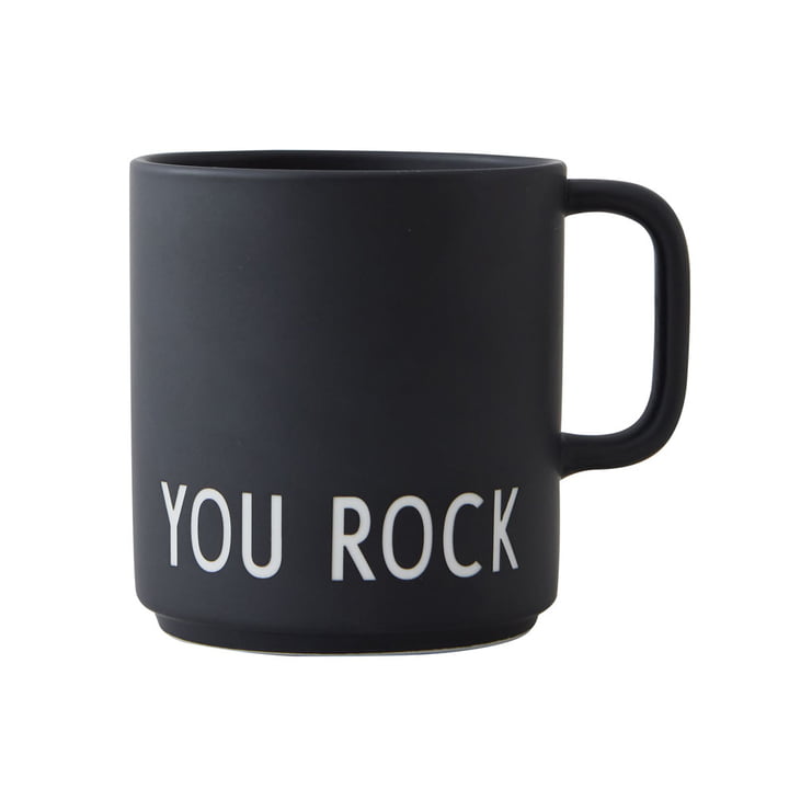 Le mug en porcelaine AJ Favourite de Design Letters en You Rock /noir