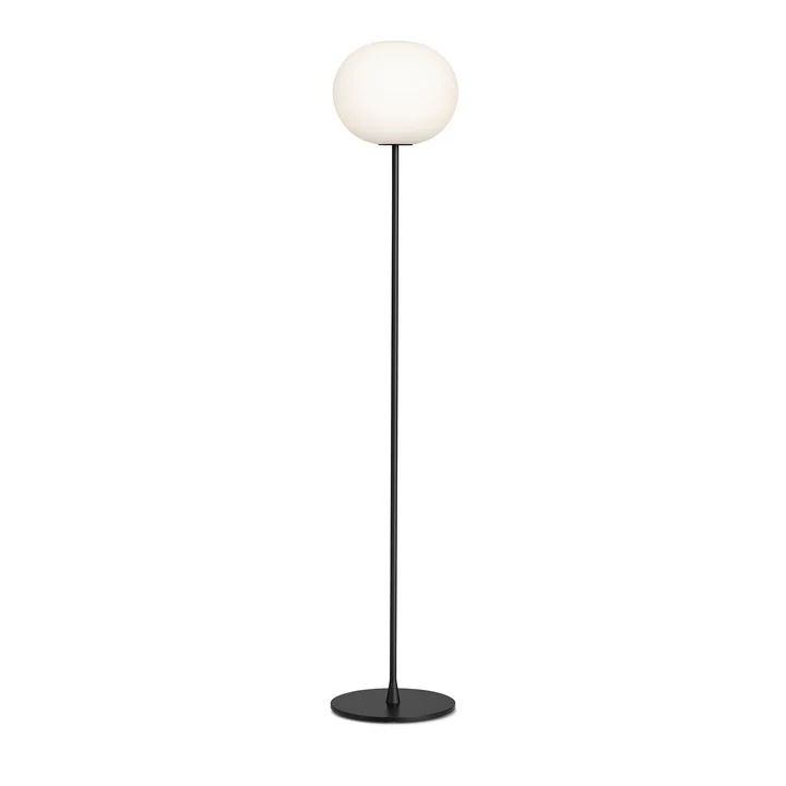 Le lampadaire Glo Ball F 2 de Flos en noir mat