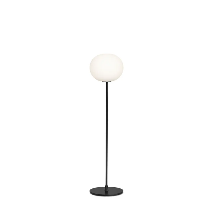 Le lampadaire Glo Ball F 1 de Flos en noir mat