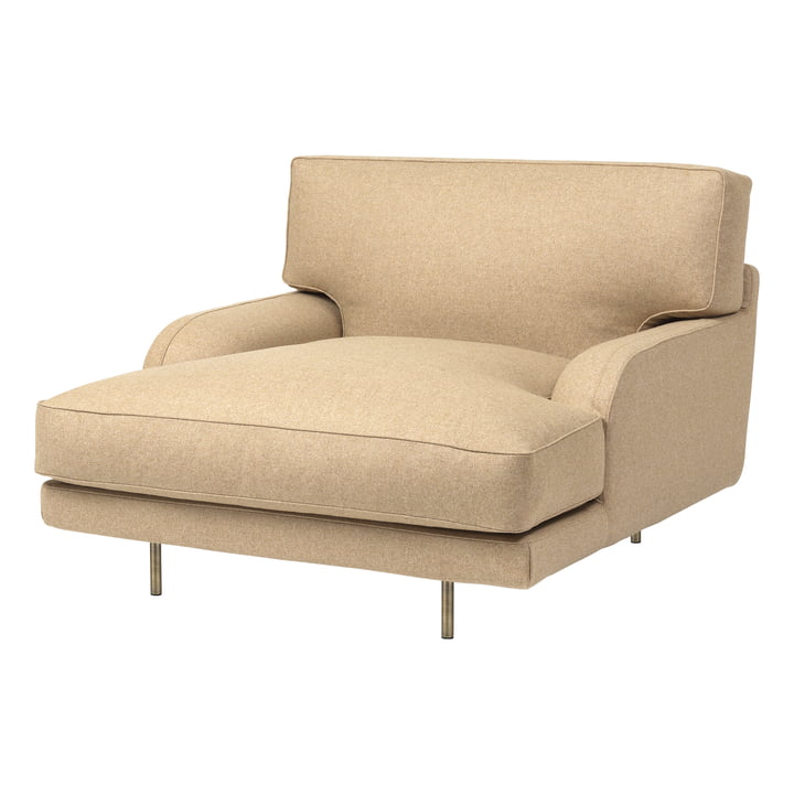 Flaneur Lounge Chair, beige / cadre en laiton de Gubi