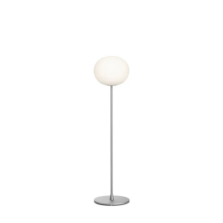 Le lampadaire Glo Ball F 1 de Flos en argent mat