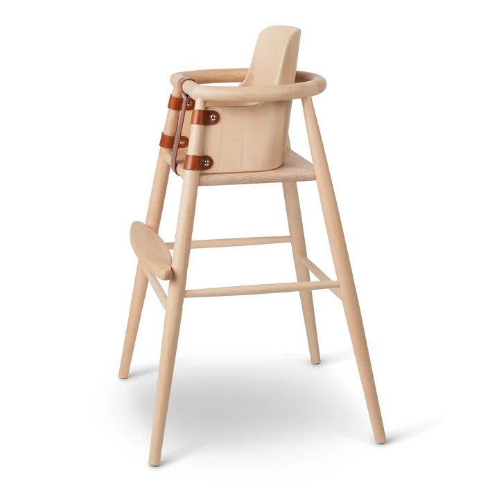 Le dossier de la chaise haute pour enfants ND54 de Carl Hansen grandit avec votre enfant.