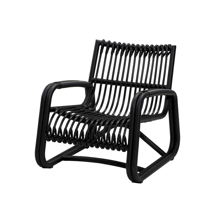 Le fauteuil de détente Curve Outdoor de Cane-line , lava grey