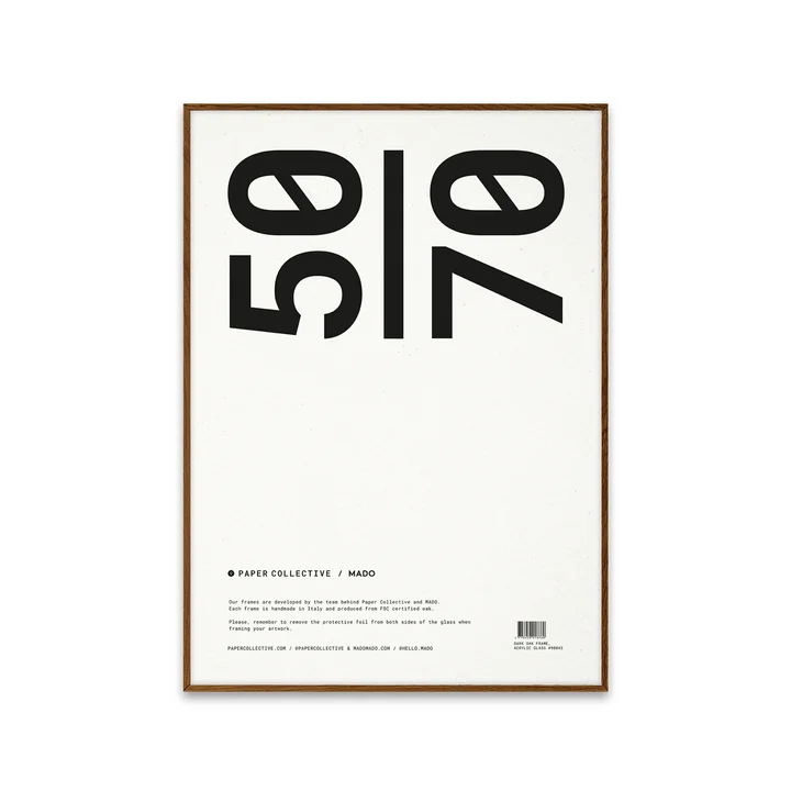 Cadre photo 50 x 70 cm de Paper Collective en chêne foncé