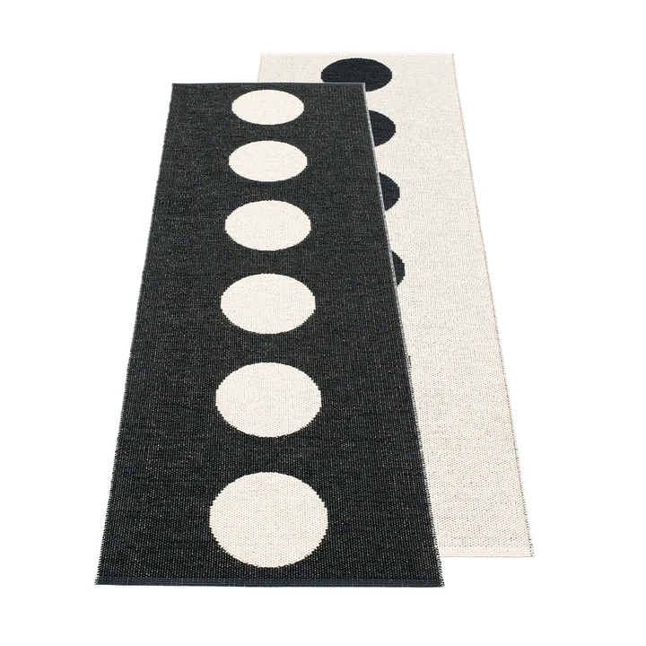 Vera Tapis réversible, 70 x 225 cm, de Pappelina en noir /... vanilla