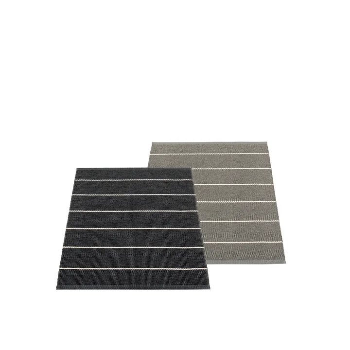 Carl Tapis réversible, 70 x 90 cm de Pappelina dans black / charcoal