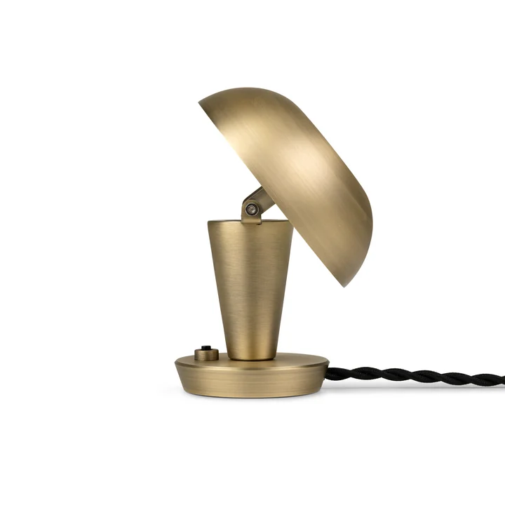 Tiny Lampe de table de Ferm Living dans la version en laiton