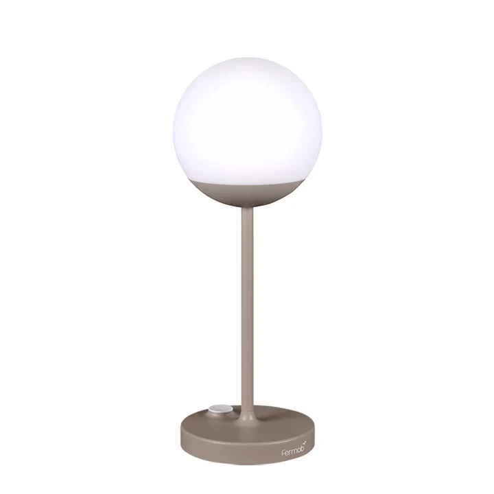 La lampe à LED rechargeable Mooon! de Fermob , H 41 cm, muscade