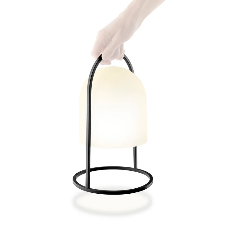 Lantern Lampe solaire de Eva Solo dans les couleurs noir / blanc