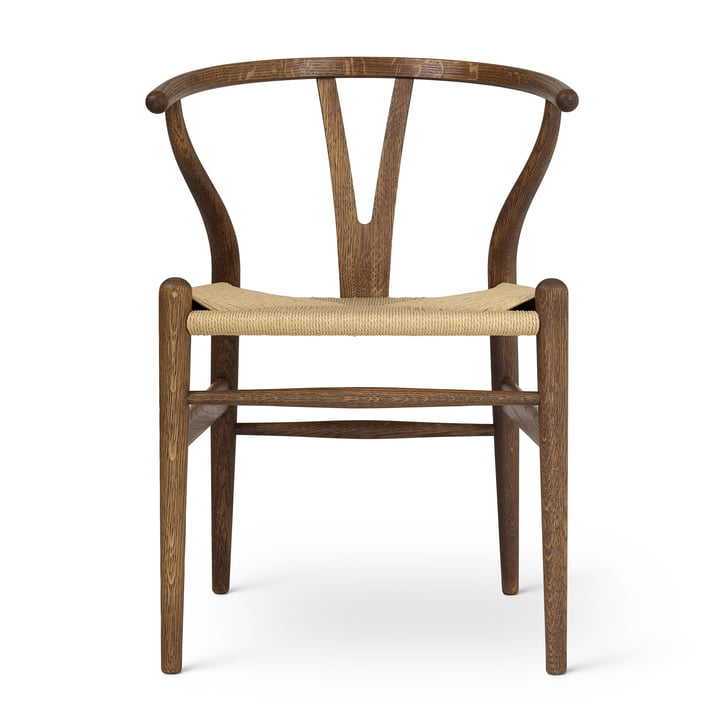 CH24 Wishbone Chair de Carl Hansen en finition chêne teinté fumé / tressage naturel