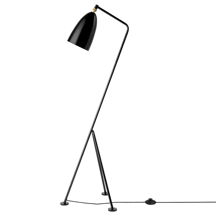 Gräshoppa Lampadaire GM1 de Gubi dans la version noir brillant