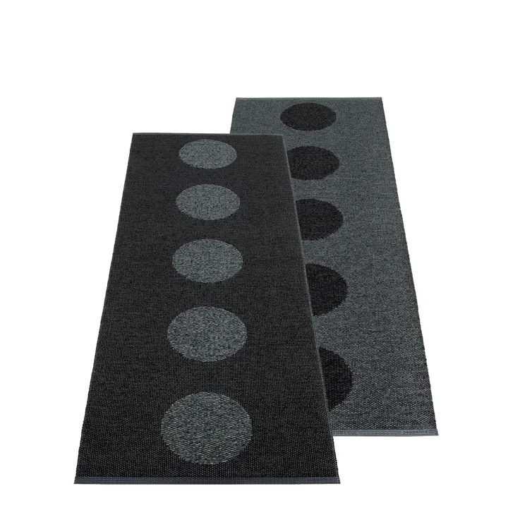 Vera Tapis 2. 0, 70 x 200 cm, black / black metallic de Pappelina
