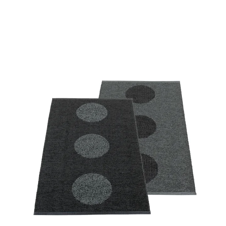 Vera Tapis 2. 0, 70 x 120 cm, black / black metallic de Pappelina