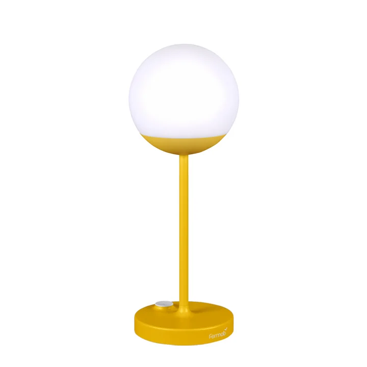 Mooon! Lampe LED rechargeable de Fermob en couleur miel