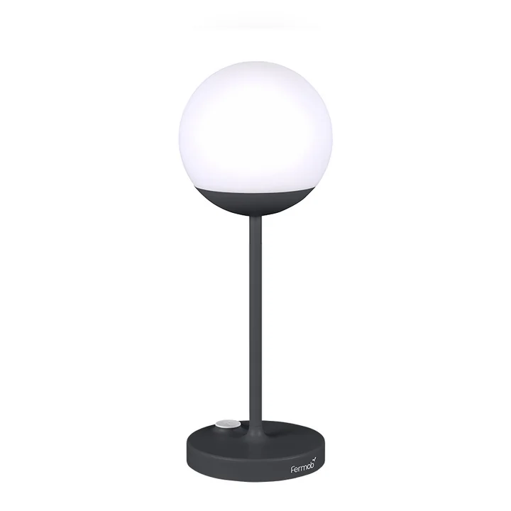 Mooon! Lampe LED rechargeable de Fermob en couleur anthracite