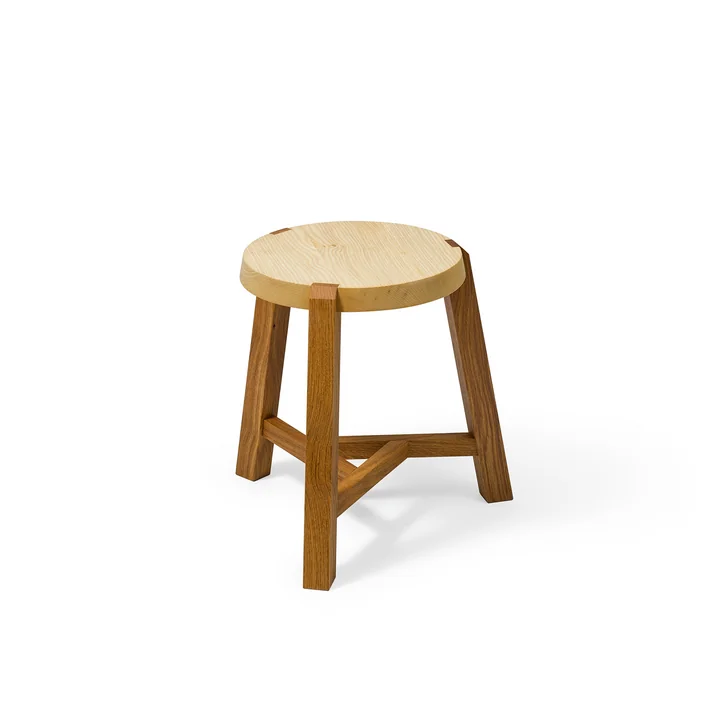 Tabouret en Y H 35 cm de Auerberg en frêne huilé / chêne huilé