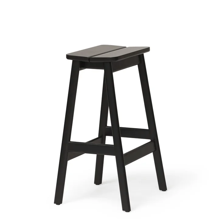 Angle Tabouret de bar de Form & Refine dans la finition hêtre teinté noir