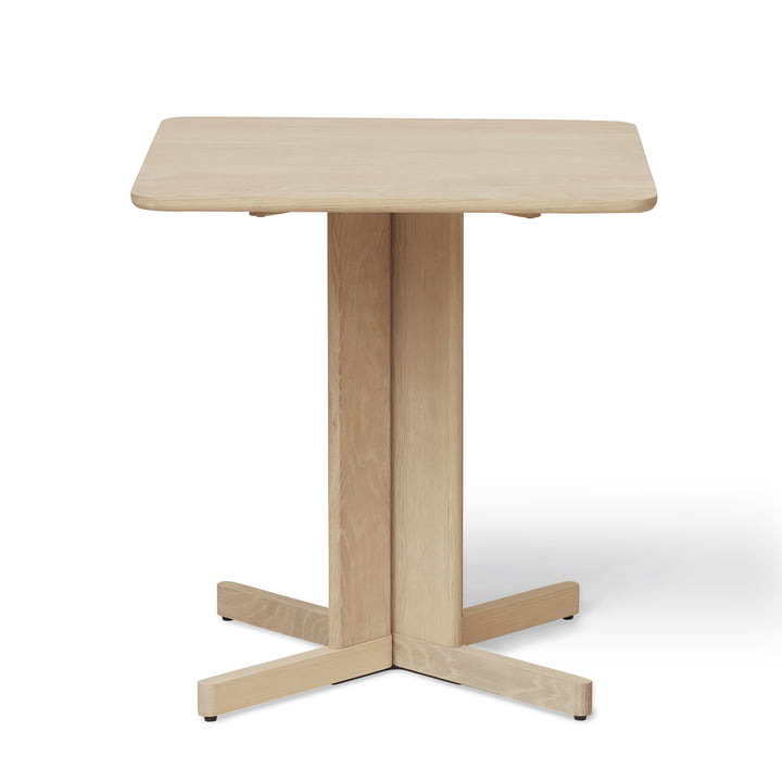 Quatrefoil Table de Form & Refine dans la finition chêne blanc
