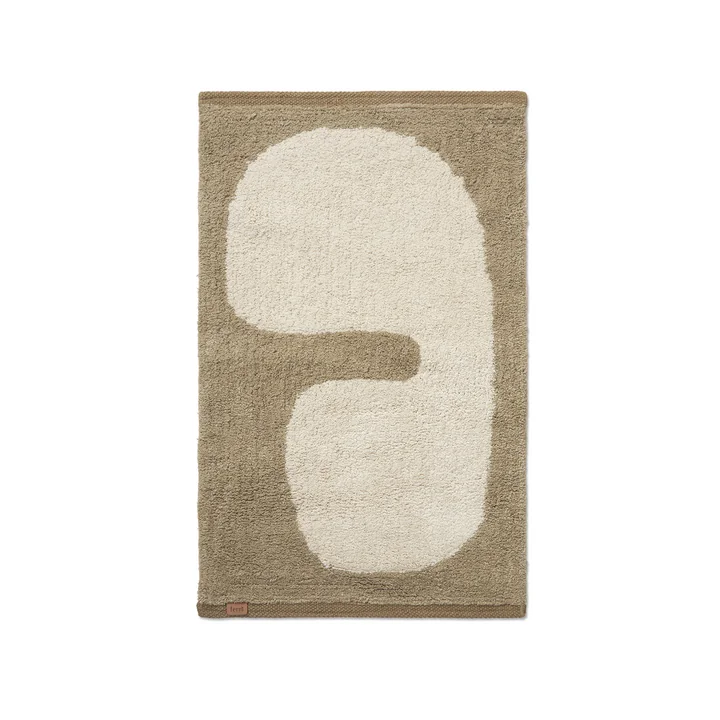 Lay Tapis de sol lavable de Ferm Living dans la finition dark taupe / blanc cassé