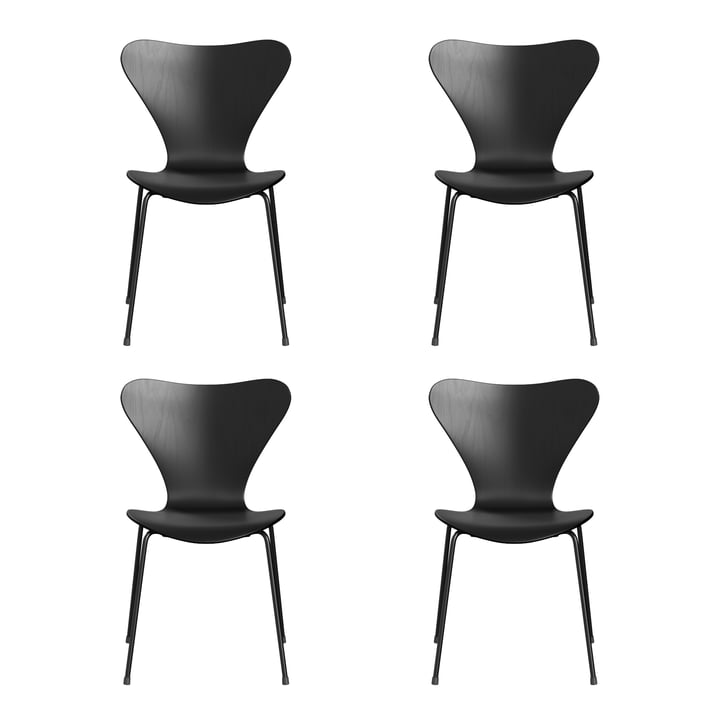 Fritz Hansen - Série 7 chaise, monochrome frêne teinté noir / piètement noir (lot de 4)