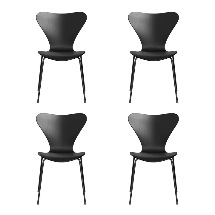 Fritz Hansen - Série 7 chaise, monochrome frêne teinté noir / piètement noir (lot de 4)