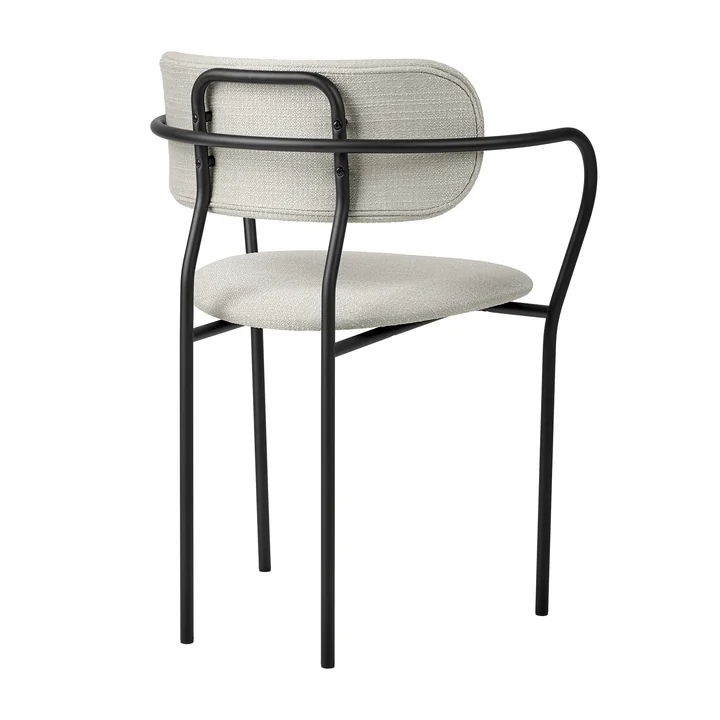 Gubi - Coco Dining Chaise avec accoudoirs entièrement rembourrée, noir mat / Eero Special (106)