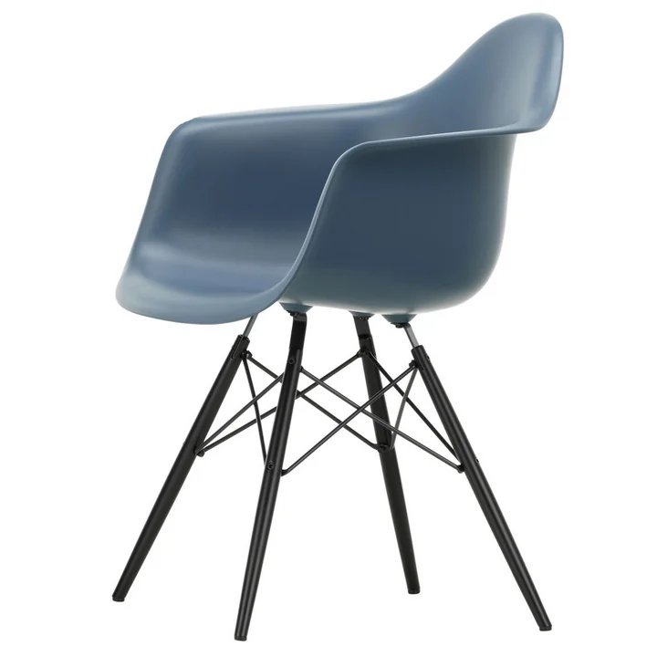 Eames Plastic Armchair de Vitra