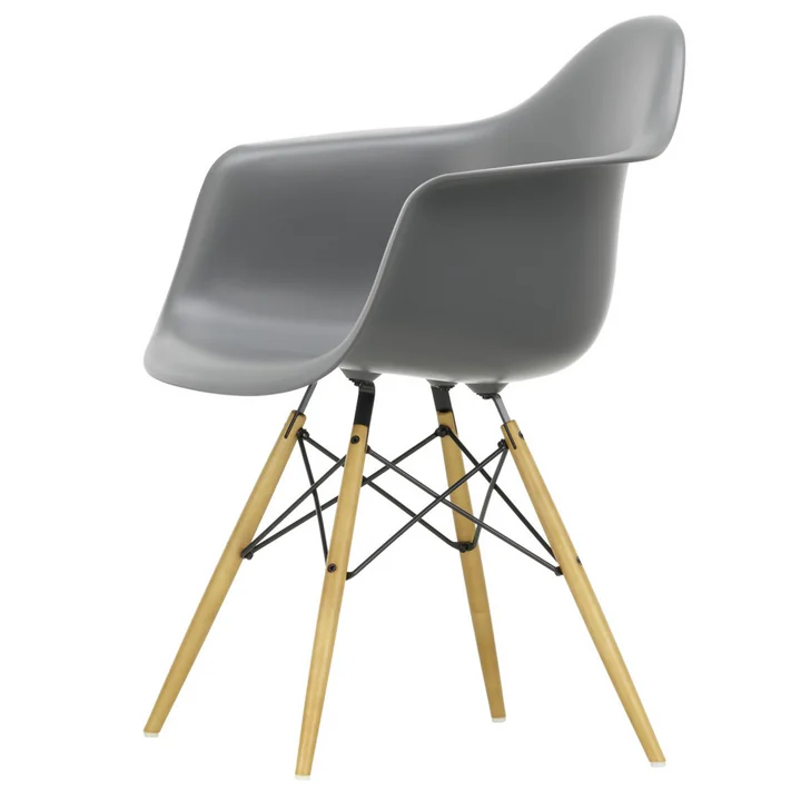 Eames Plastic Armchair de Vitra