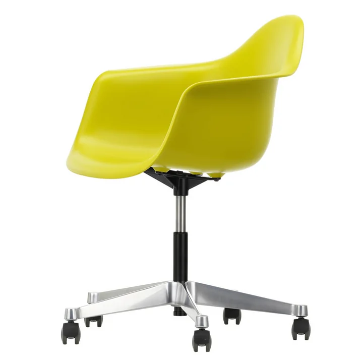 Eames Plastic Armchair de Vitra