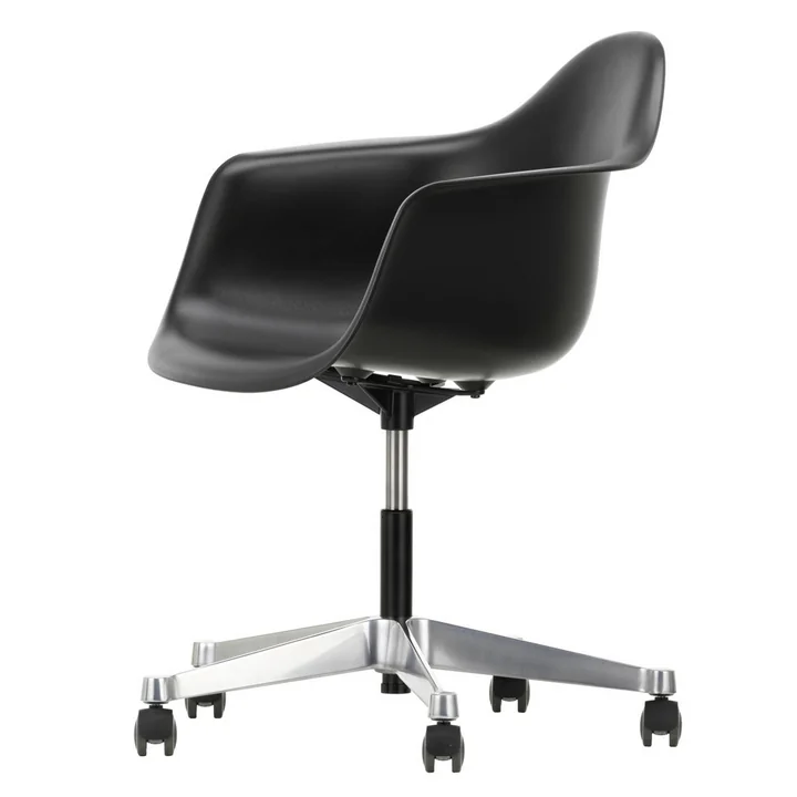 Eames Plastic Armchair de Vitra