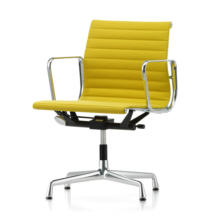 EA 131 Chaise de bureau avec accoudoirs chromée, pivotante, Track, pastelgreen / canola de Vitra