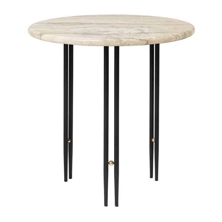 Le site IOI Side Table de Gubi
