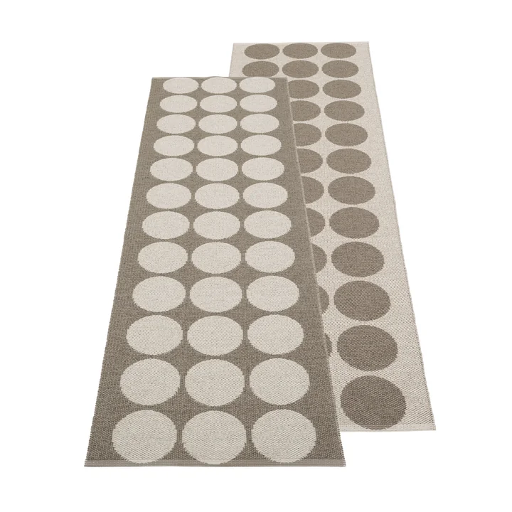 Hugo Tapis, 70 x 240 cm, walnut de Pappelina