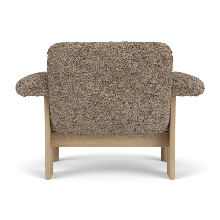 Audo - Brasilia Lounge Chair, chêne naturel / peau de mouton Sahara marron