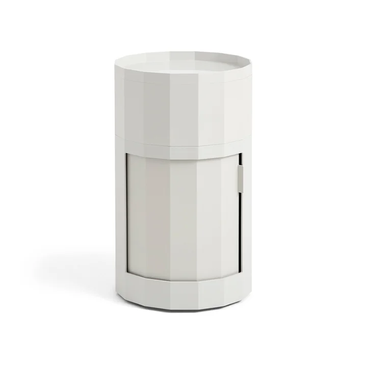 Facet Cabinet avec pieds et roulettes, haut, misty grey de HAY