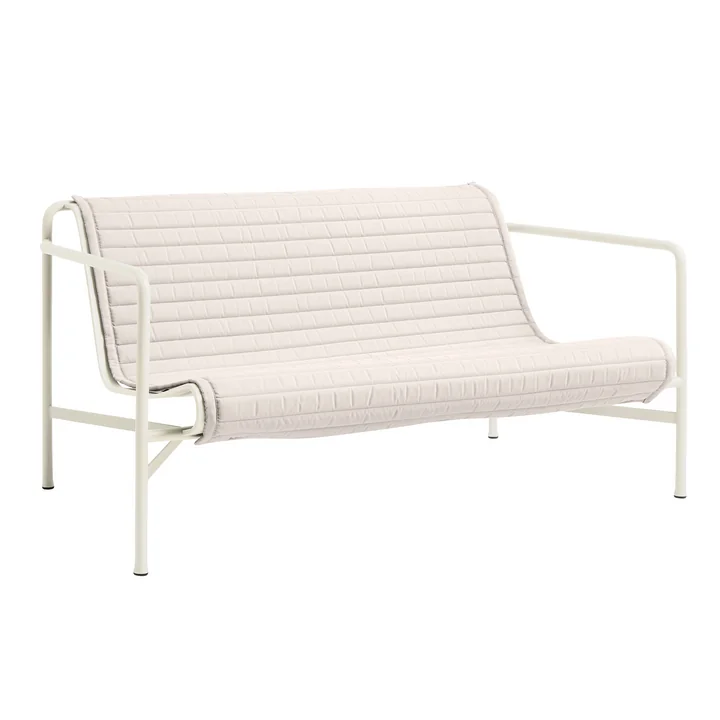 HAY - Coussin matelassé « Palissade » pour canapé Lounge, blanc crème sur canapé Lounge