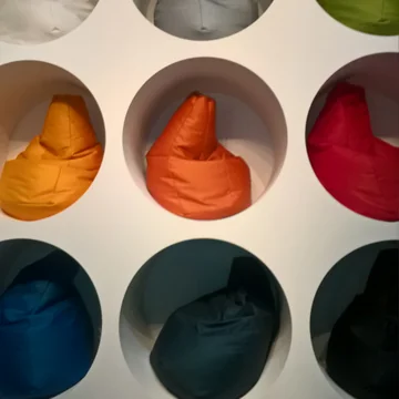 Salon de Milan : Zanotta - Pouf Sacco