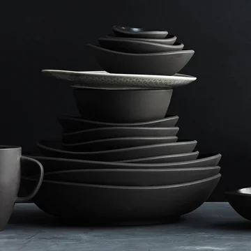 La collection de vaisselle noire Junto de Rosenthal