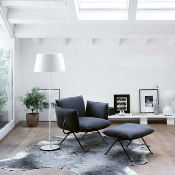 Fauteuil Officina de Magis avec tabouret dans le salon 